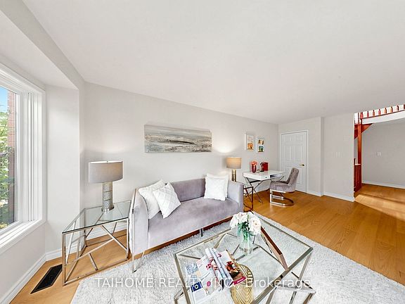 3rd image of 3573 Colonial Dr