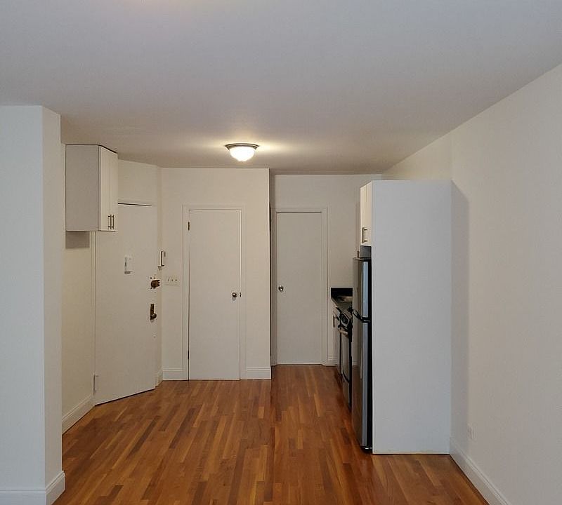 2nd image of 226 E 89th St APT 6