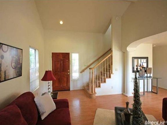 4th image of 4028 Eastwood Village Ln