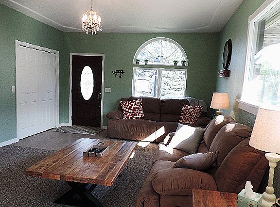 Entrance/Living Area