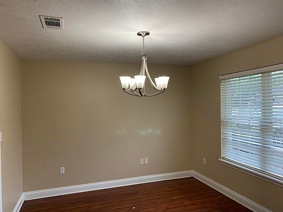 5th image of 109 Deer Brook Dr