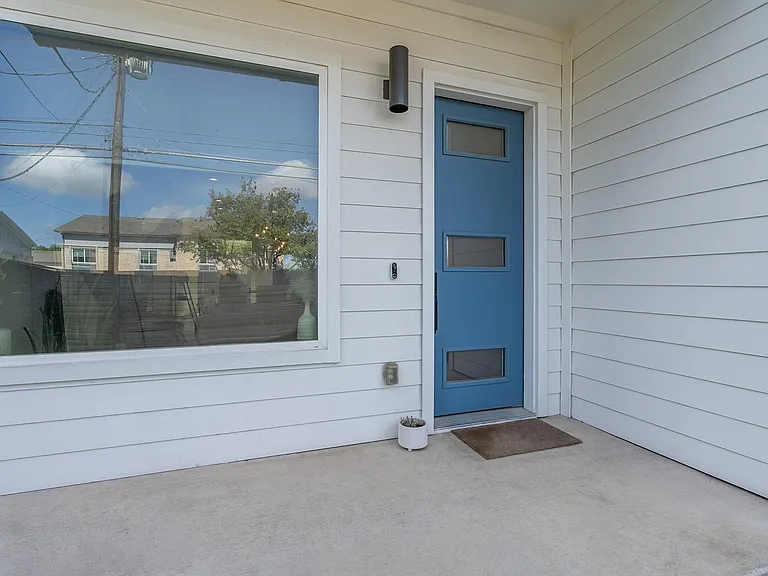 1419 Montopolis Dr #1 — Photo 4