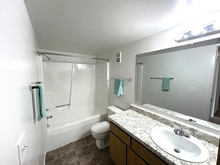 Thornridge Apartments — Photo 32