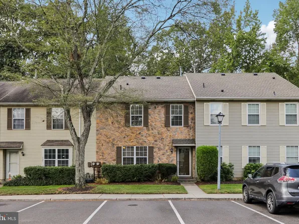 329 Gwynedd Ct, Mount Laurel, NJ 08054