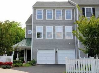 2560 Brenton Point Dr, Reston, VA 20191