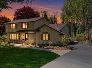 8845 W Meadow LANE, Franklin, WI 53132