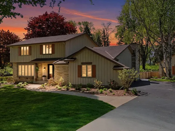 8845 W Meadow LANE, Franklin, WI 53132