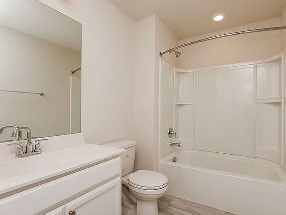 2nd image of 2440 Elmcroft Ave #2440EA