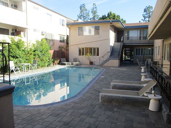 3rd image of 1435 N Fairfax Ave APT 4