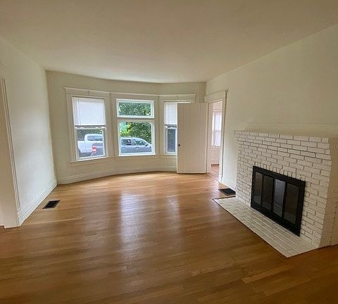 4th image of 10 Birch Ave Unit 1