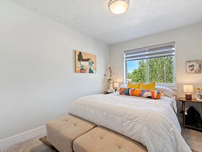 443 E Danika Ln — Photo 26