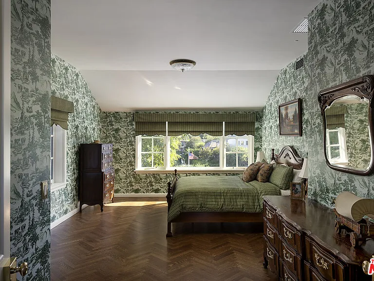 10030 Toluca Lake Ave — Photo 26