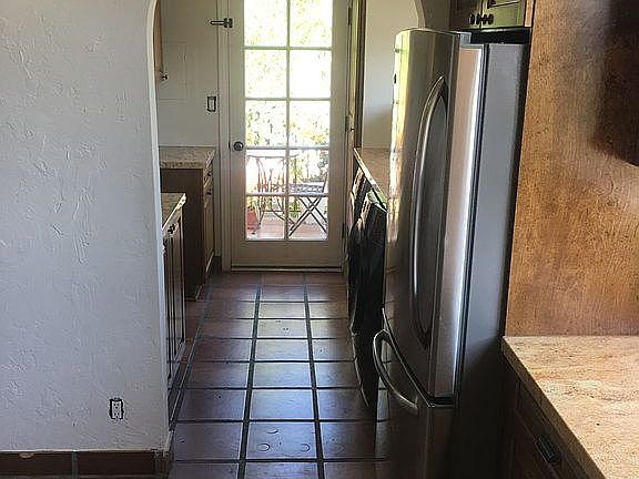 5th image of 942 N La Jolla Ave