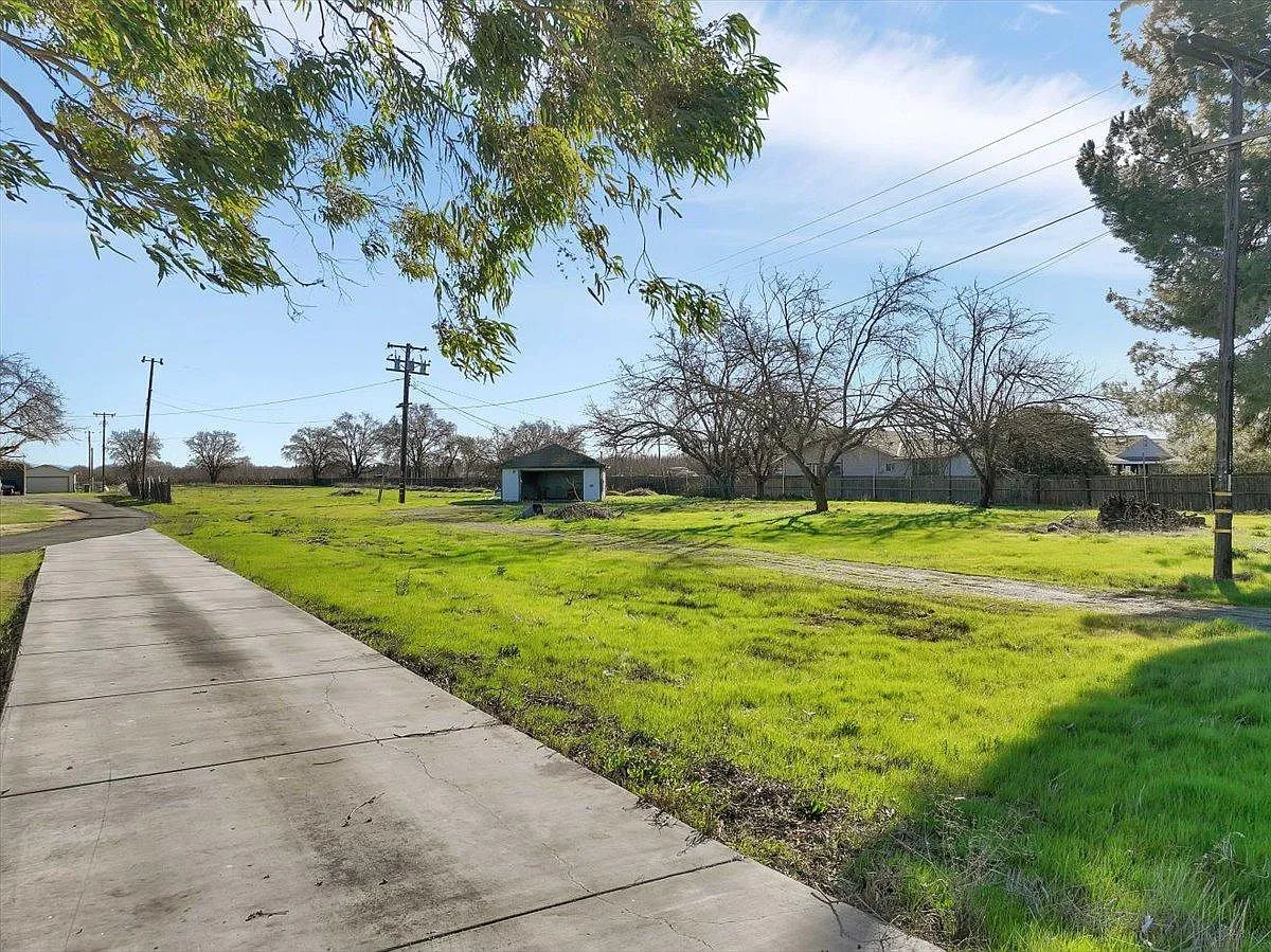3093 Feather River Blvd photo 1