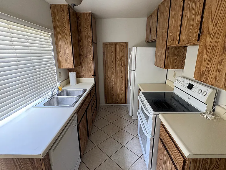 960 E Bonita Ave #61 — Photo 6