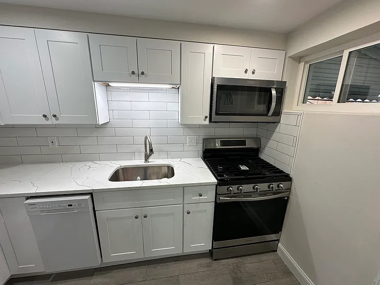 4725 Shamrock Ave — Photo 14