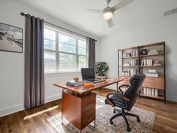 4th image of 13325 Bee St #406