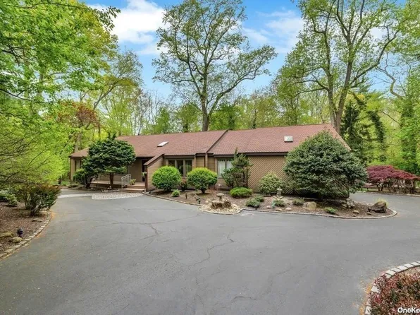 300 River Road, Saint James, NY 11780