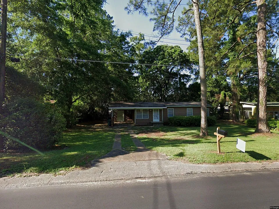 2003 Crabapple Dr