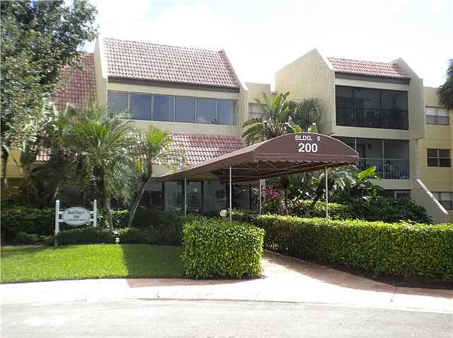 1st image of 200 Lakeview Dr APT 302