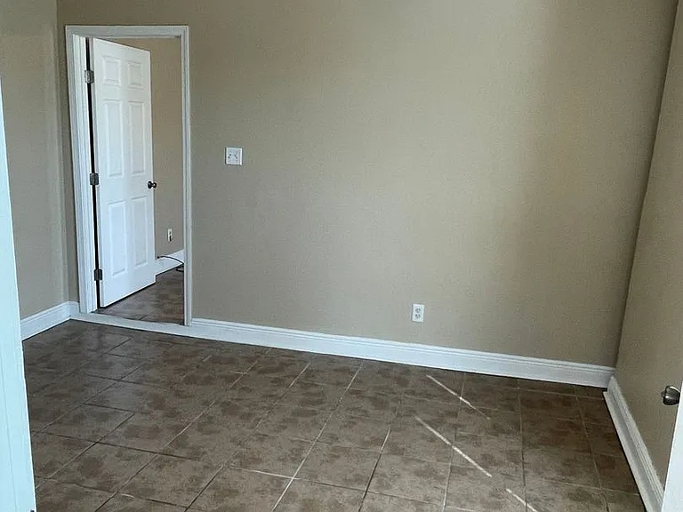 2311 Baronne St #B — Photo 9