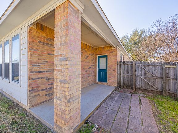 5th image of 1021 Maidenhair Ln