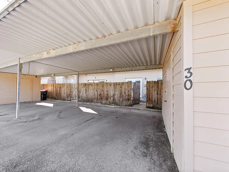7700 Creekbend Dr #30 — Photo 23