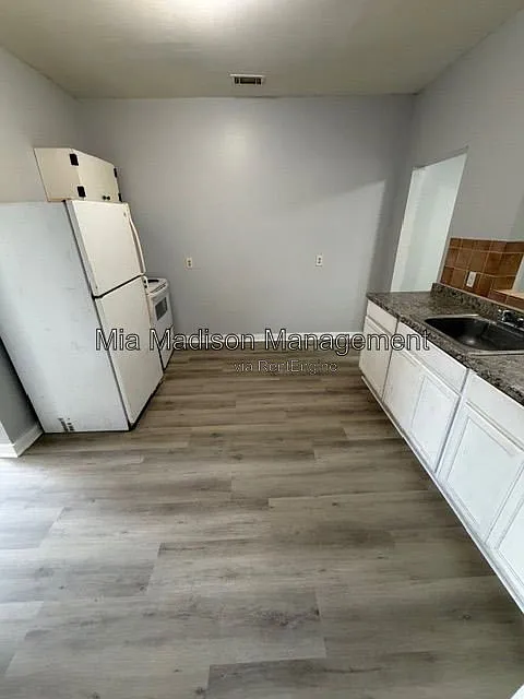 2 bed, 1.0 bath, 672 sqft, $1,250 — Photo 3