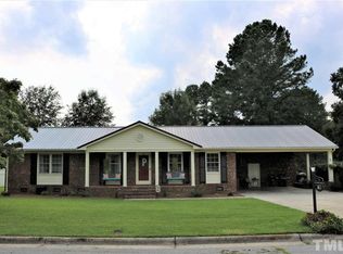 206 Briarcliff Dr, Dunn, NC 28334