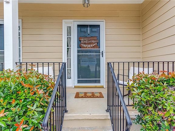 3rd image of 4089 Spring Cove Dr