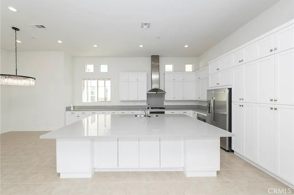 3 bed, 2015 sqft, $5,100 — Photo 1