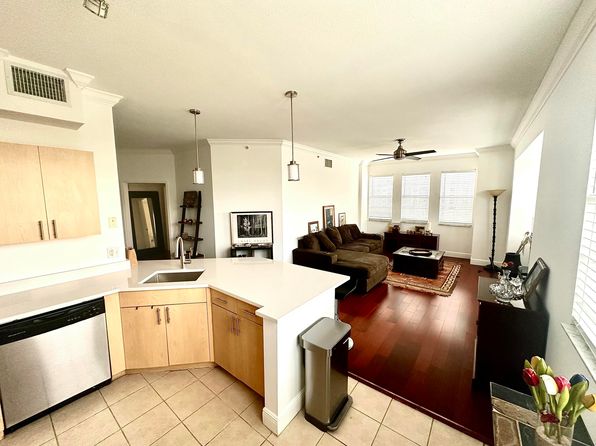 533 NE 3rd Ave APT 527