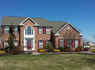 1 Sunflower Rd, Somerset, NJ 08873