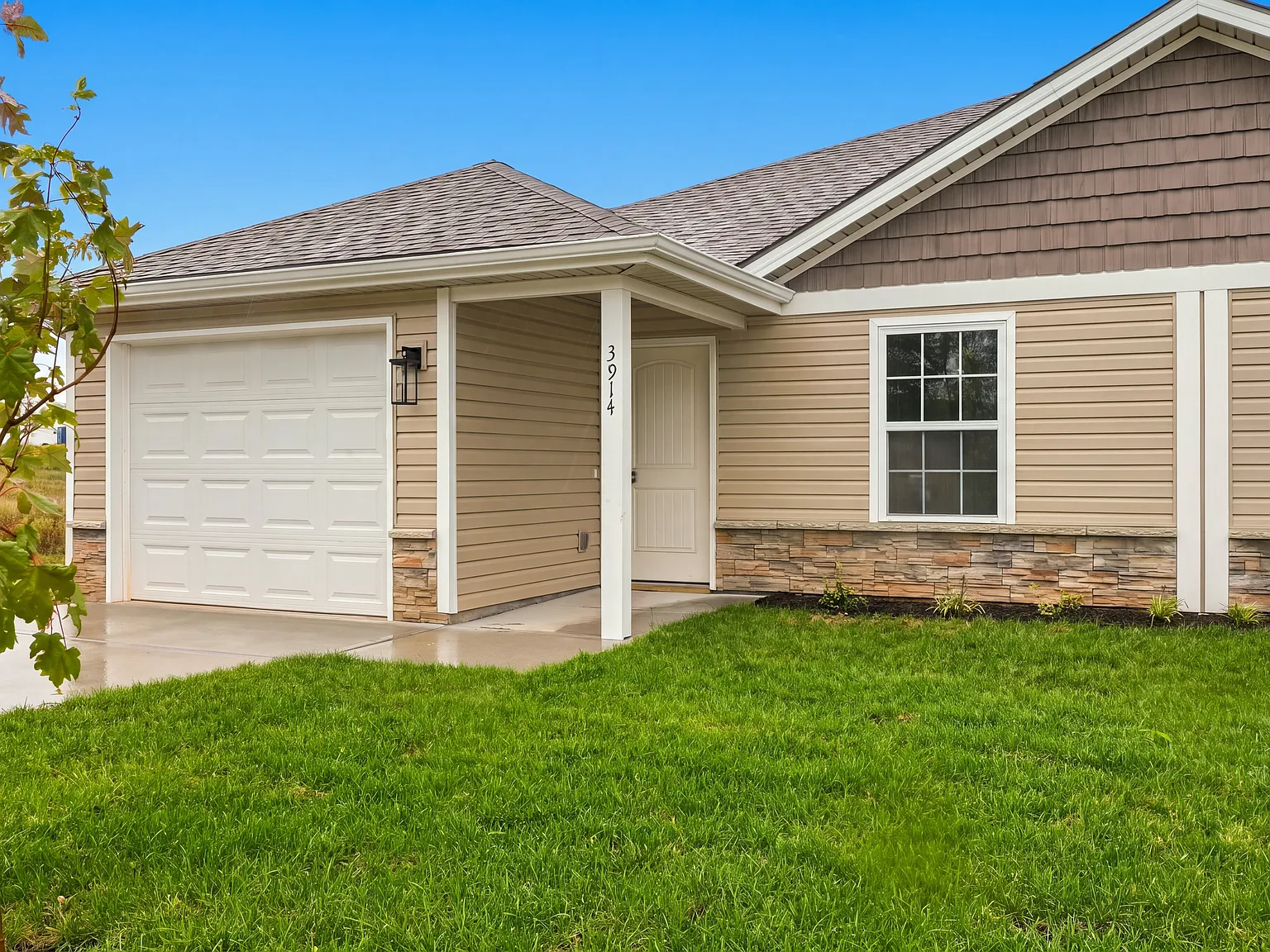 3 bed, 1273 sqft, $2,200 — Photo 2