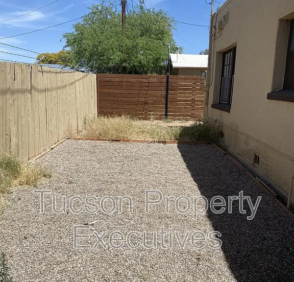 2632 N Stone Ave #9 — Photo 18