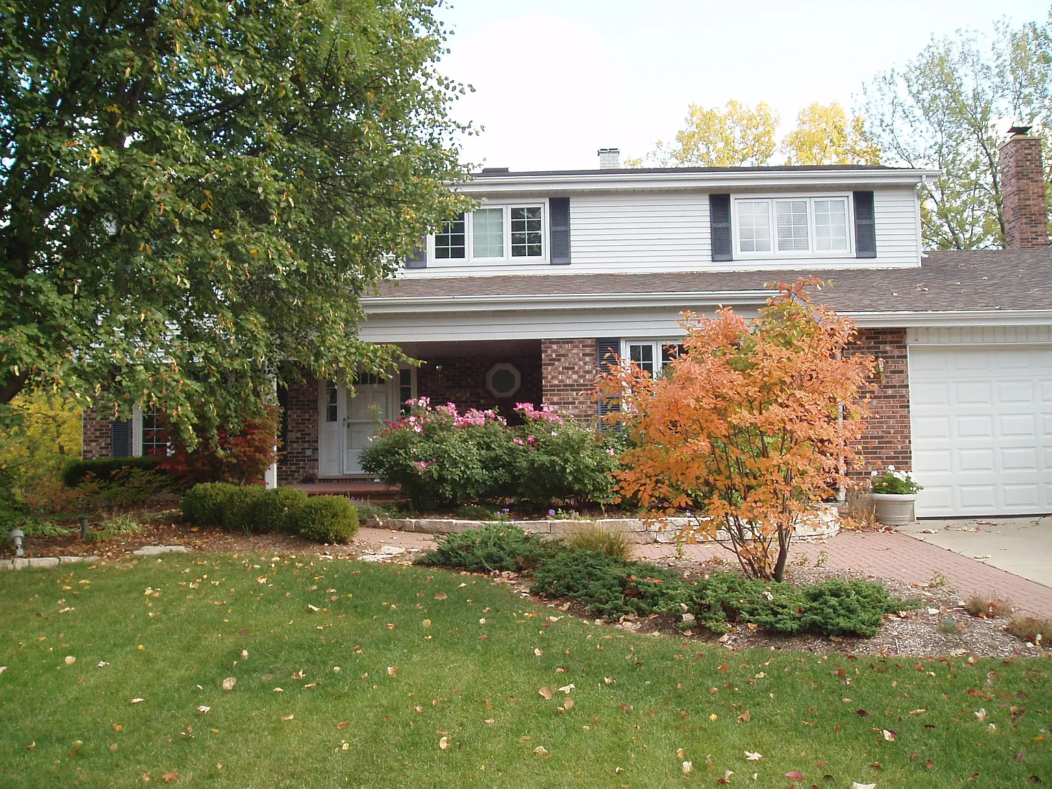 319 S Whitehall Dr photo 1