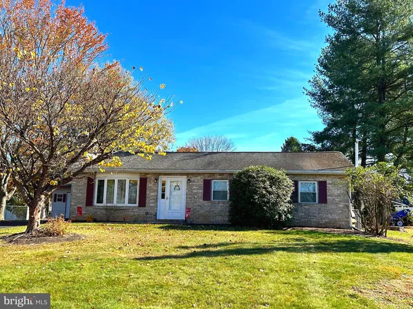 6 Autumn Dr, Gettysburg, PA 17325