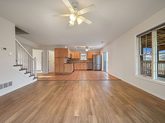 4th image of 93 Wyatt St