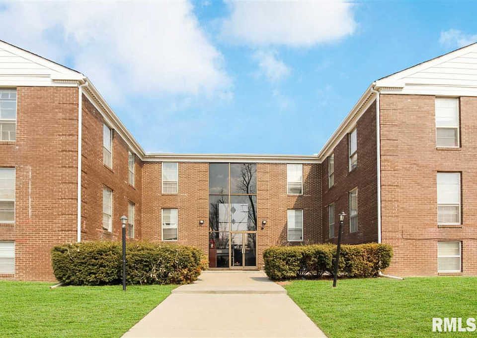 2nd image of 919 W Crestwood Dr
