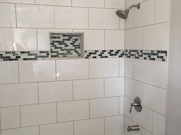 5th image of 805 W Superior St