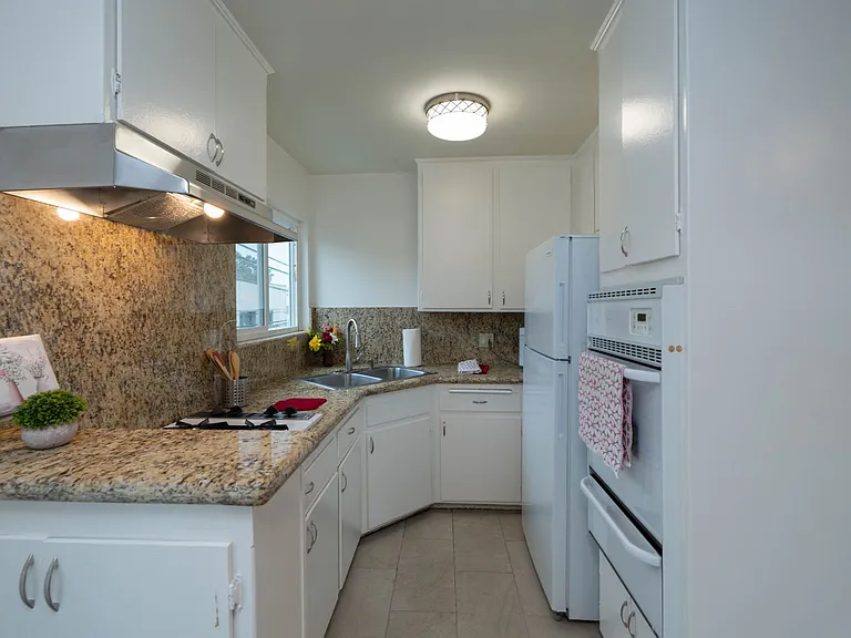 608Hayw — Photo 3