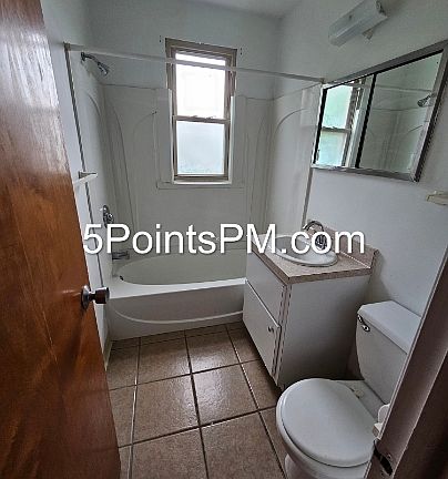 5th image of 18051 Lakeshore Blvd #201