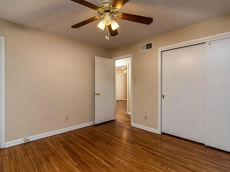 9601 Temple Dr — Photo 17