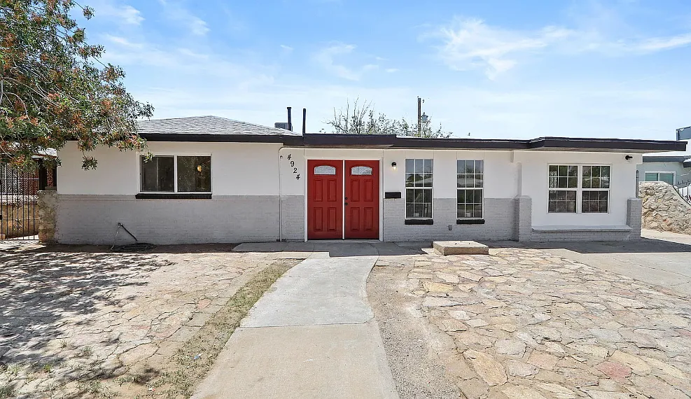 4924 Pikes Peak Dr — Photo 3