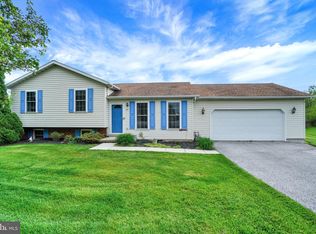 25 Firebox Ct, Stewartstown, PA 17363