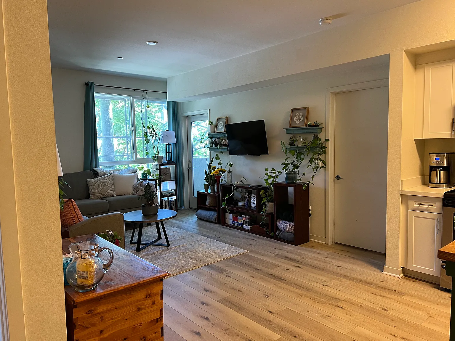 2 bed, 880 sqft, $4,200 — Photo 3