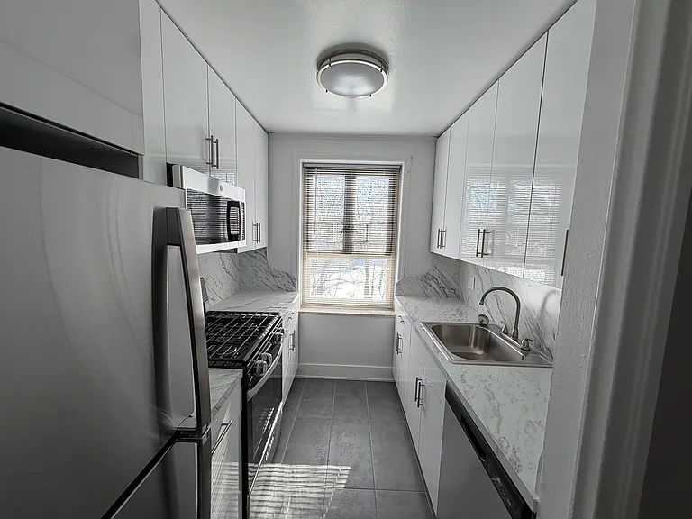 192-65 71st Cres #33 — Photo 9