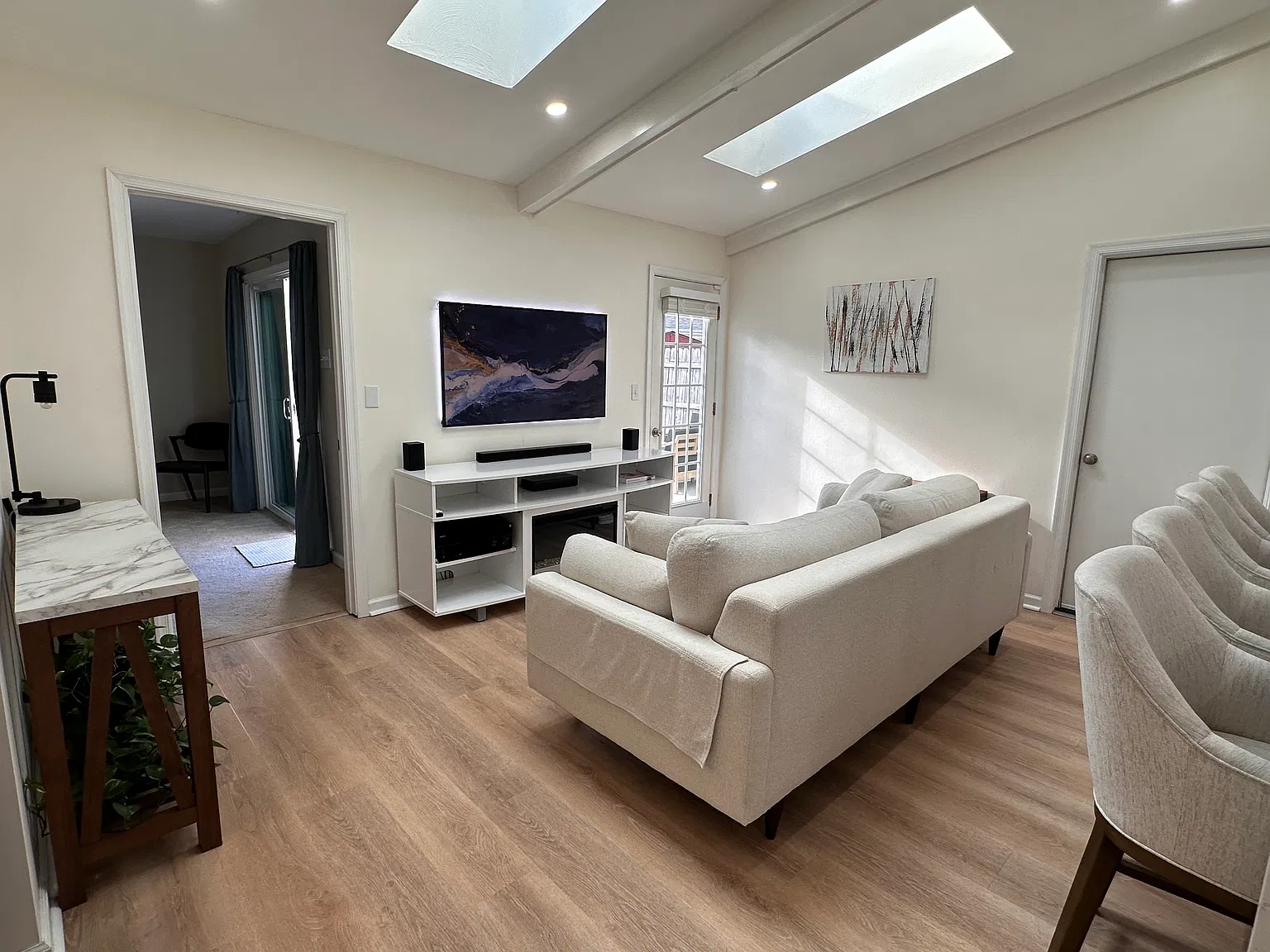 3 bed, 1200 sqft, $2,400 — Photo 3
