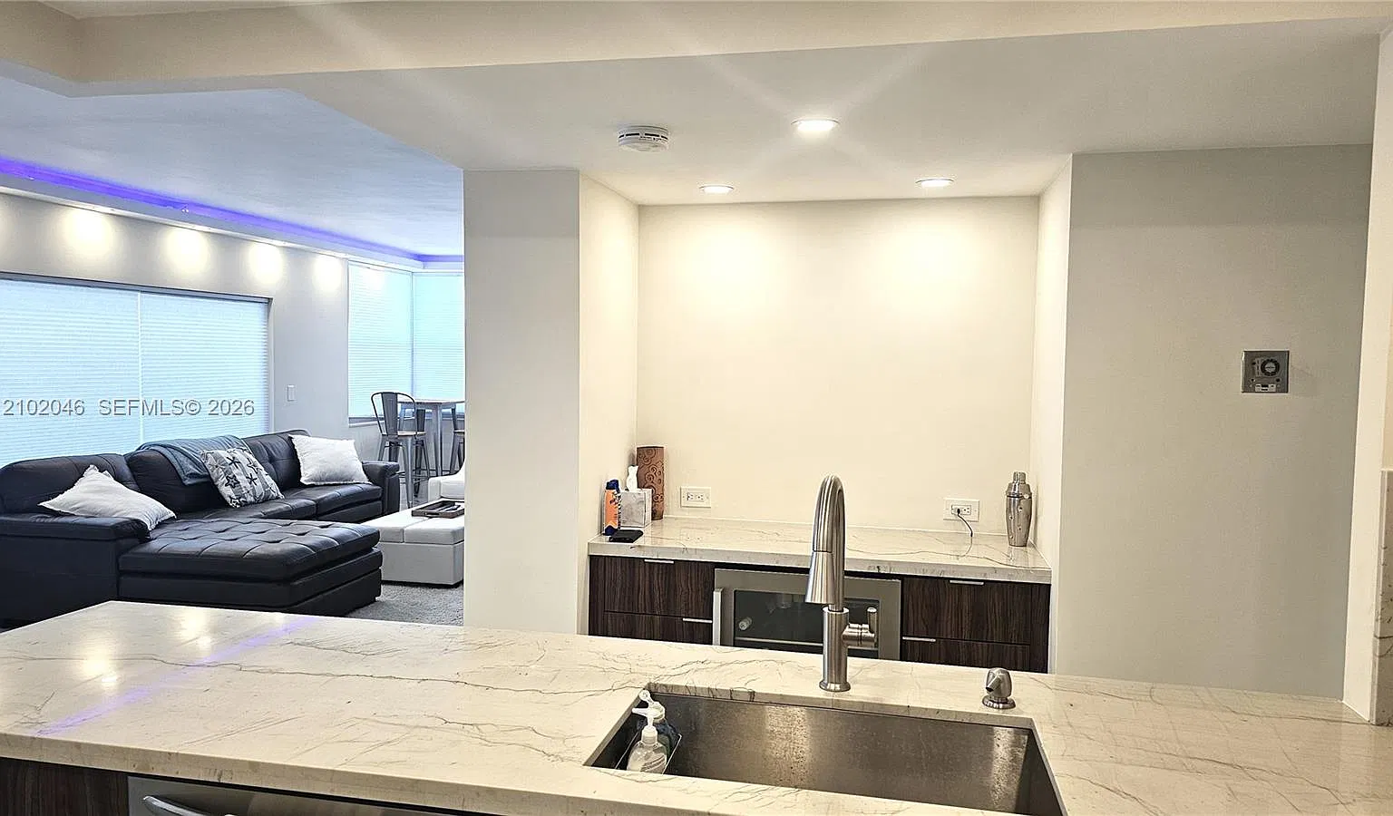 Hemispheres Condo — Photo 2
