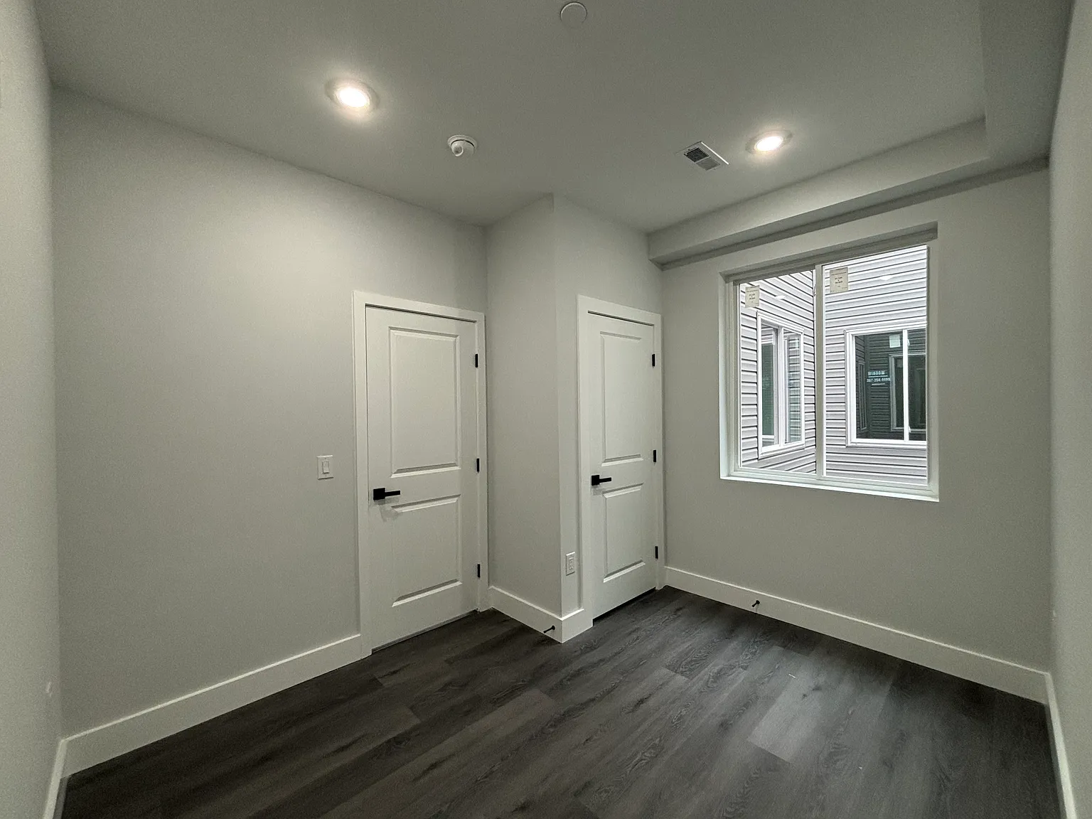 3 bed, 900 sqft, $2,000 — Photo 3